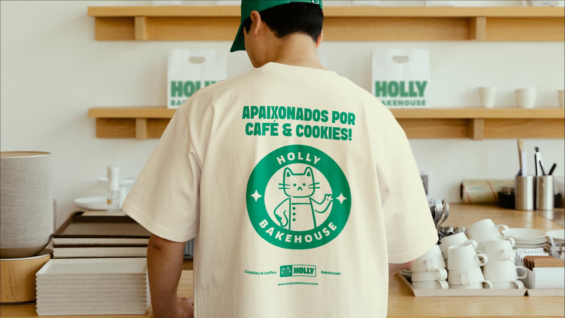 Camiseta com o selo “Apaixonados por café & cookies”