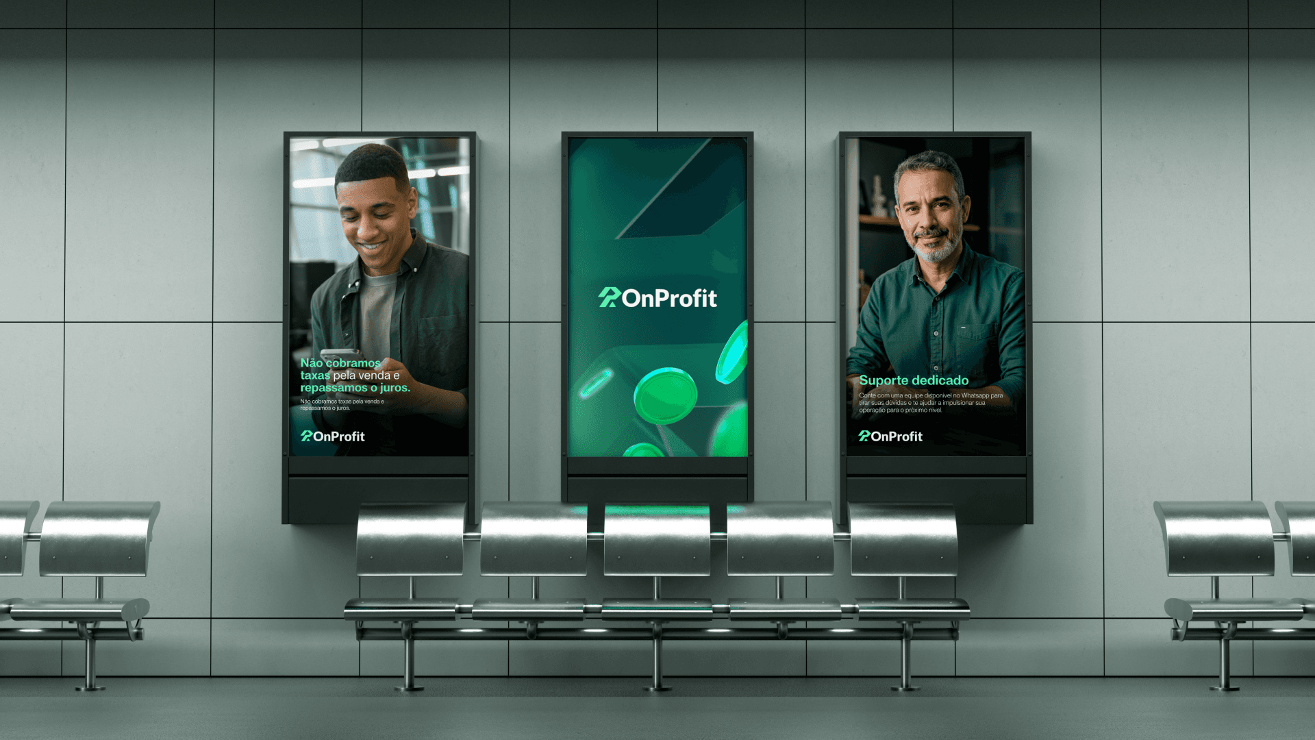 Painéis da OnProfit numa estação de metrô