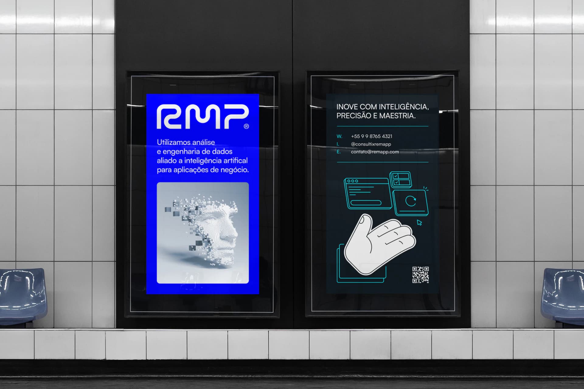 Cartazes da Remapp numa estação de metrô